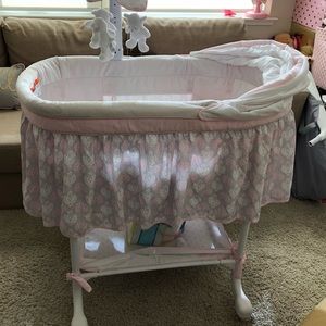 Girls Simmons bassinet - Never Used
